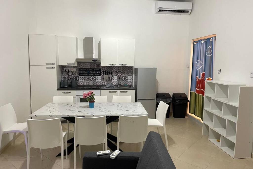 2 Bed Apt In Heart Of St Julians - 5Min From Seafront Saint Julian's Exteriér fotografie